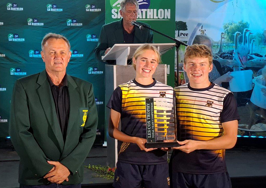 WP Team Captains receives trophy
